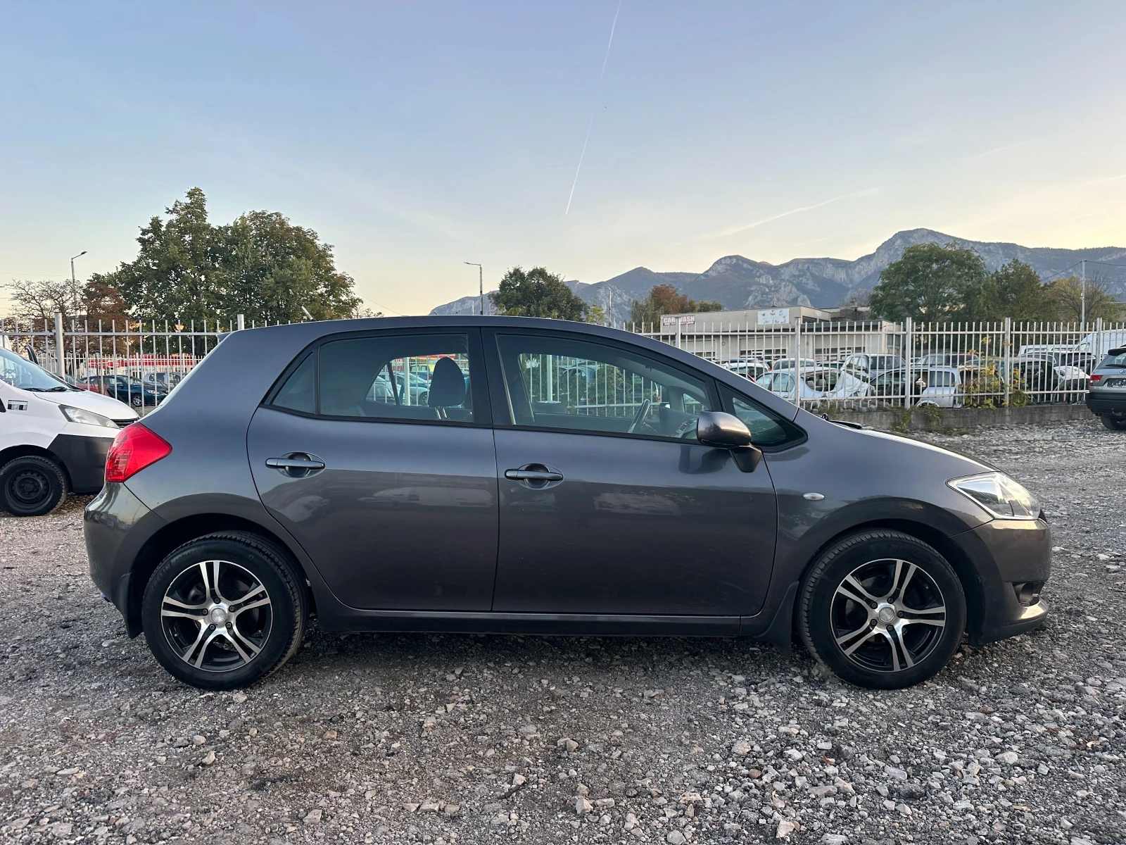 Toyota Auris 1.4i 97kc - изображение 2