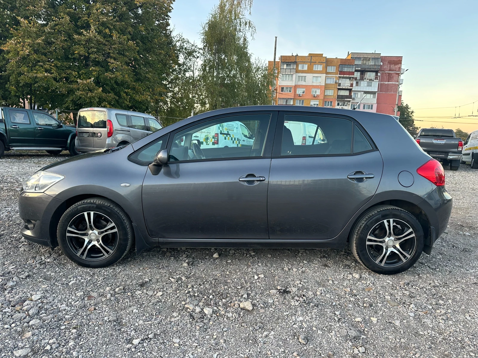 Toyota Auris 1.4i 97kc - изображение 6