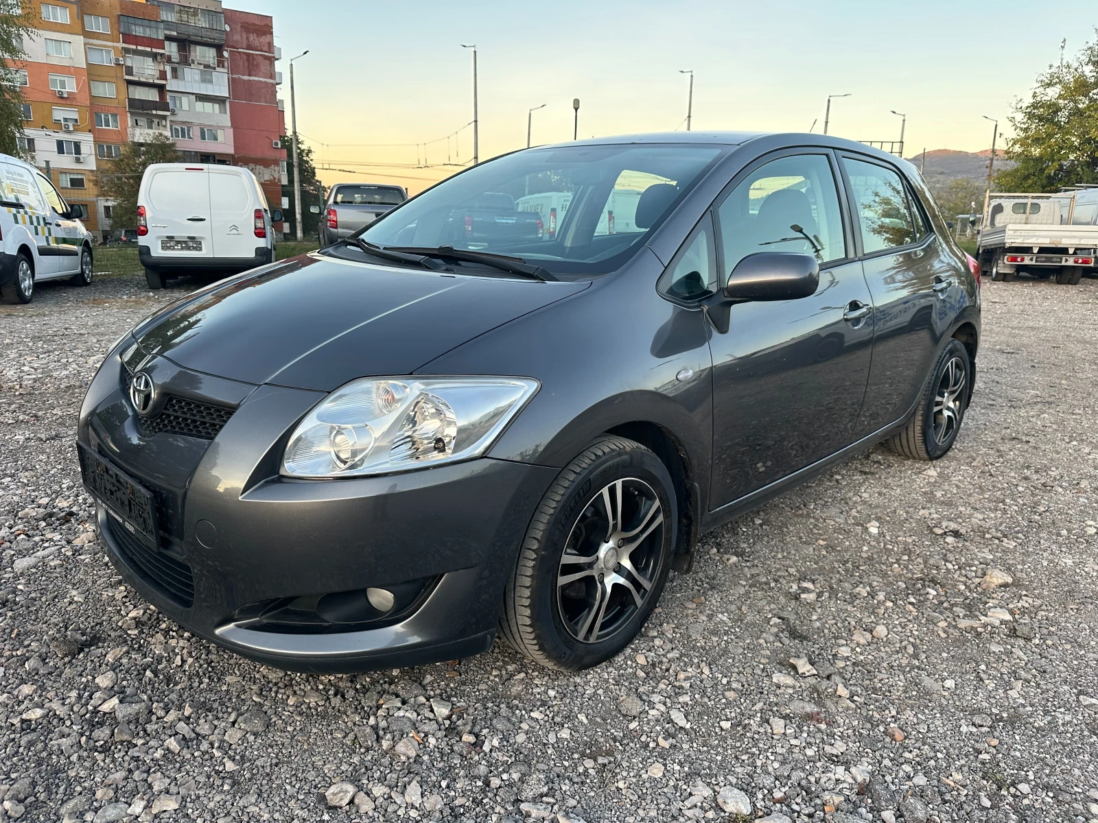 Toyota Auris 1.4i 97kc - изображение 7