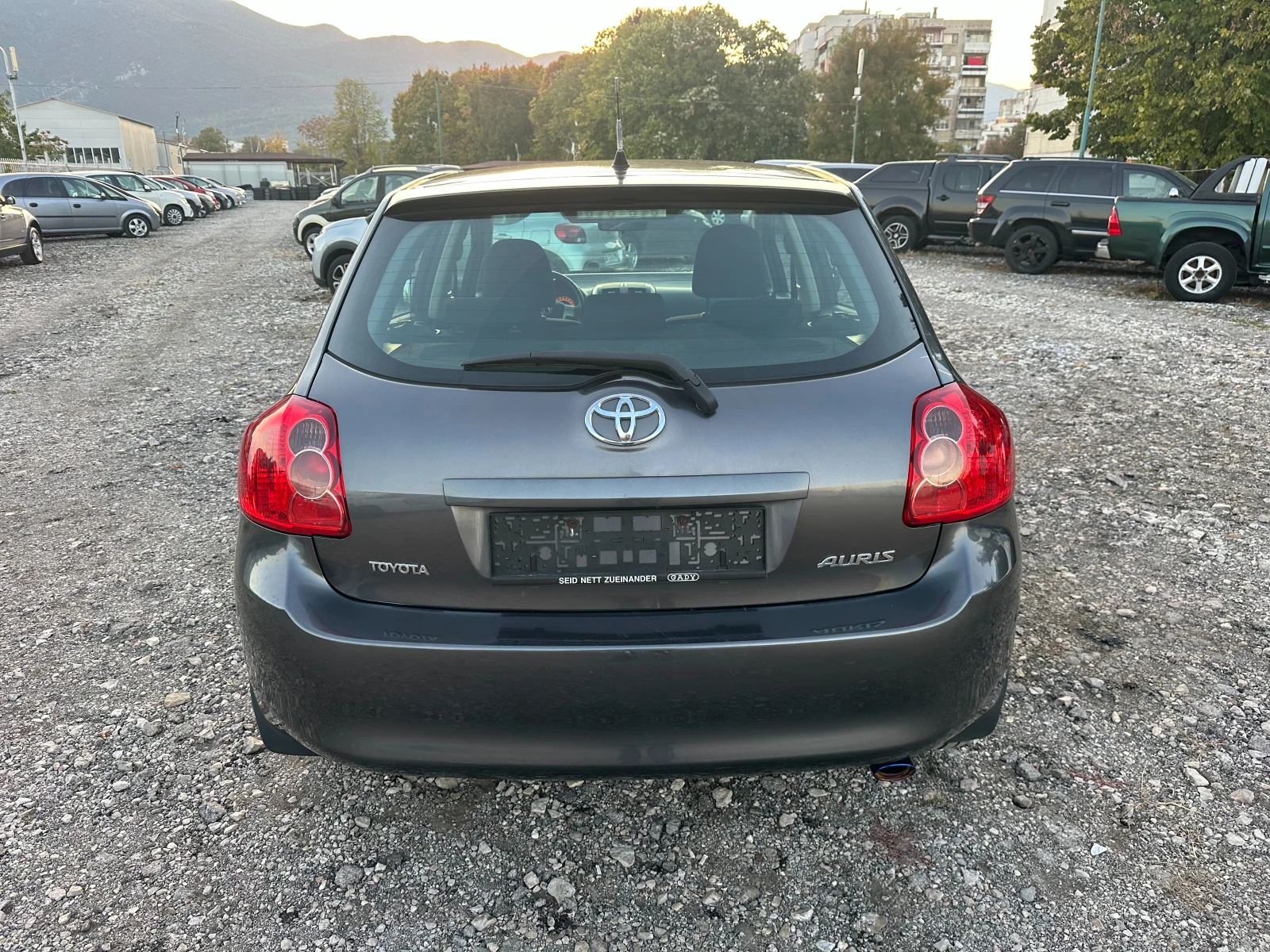 Toyota Auris 1.4i 97kc - изображение 4