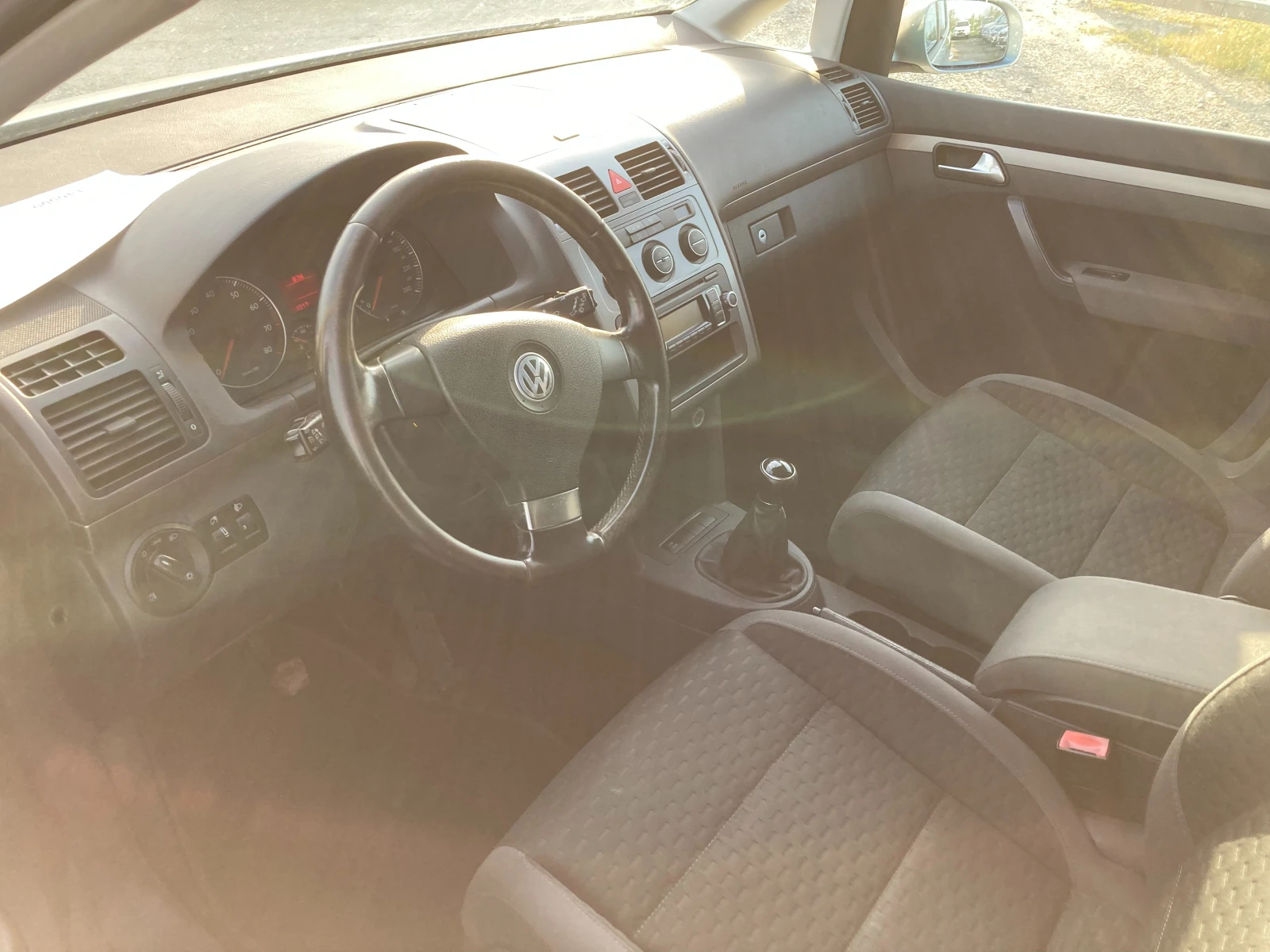 VW Touran 1.4 TSI, снимка 8 - Автомобили и джипове - 48863925