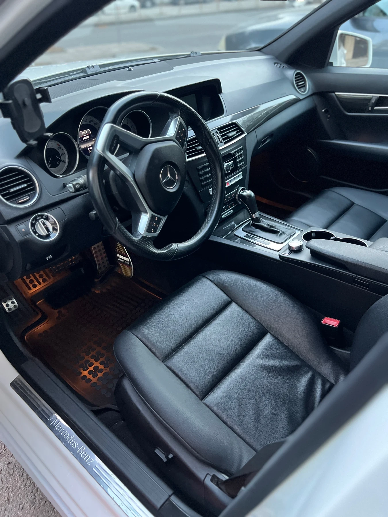 Mercedes-Benz C 300  - изображение 3