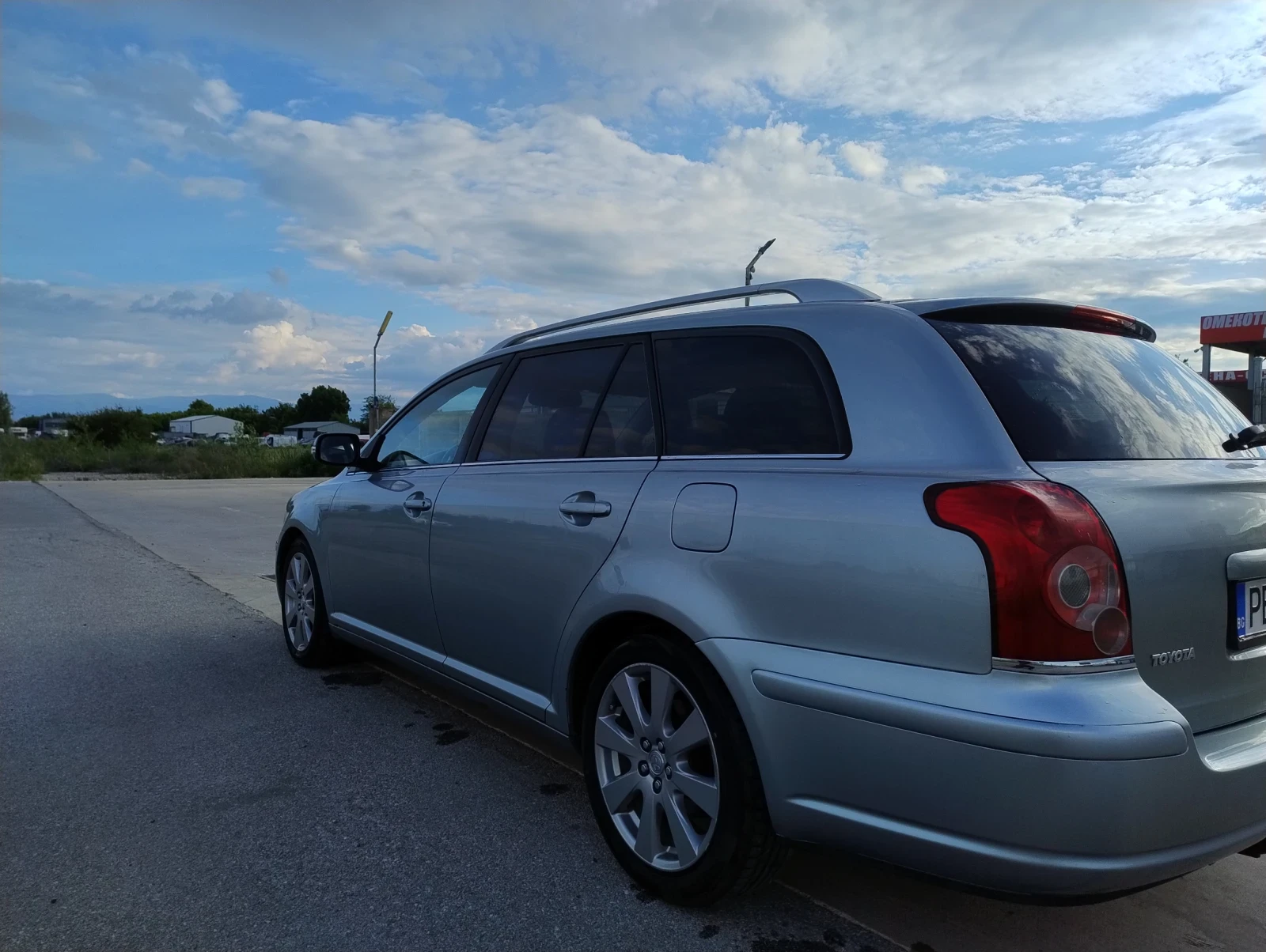 Toyota Avensis 2.0 D4D 126 - изображение 4