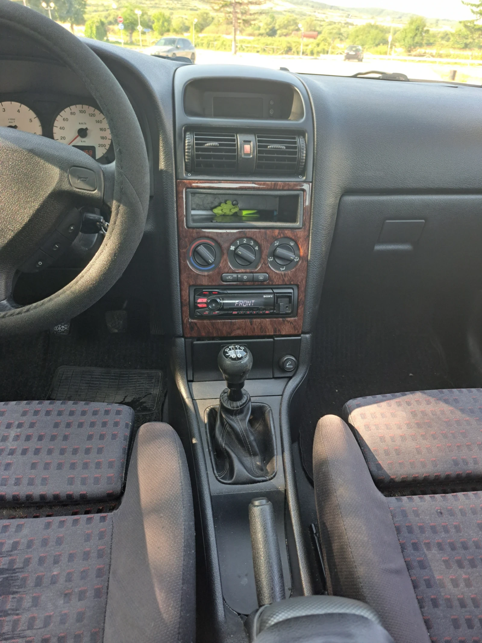 Opel Astra 1.6 16V - изображение 8