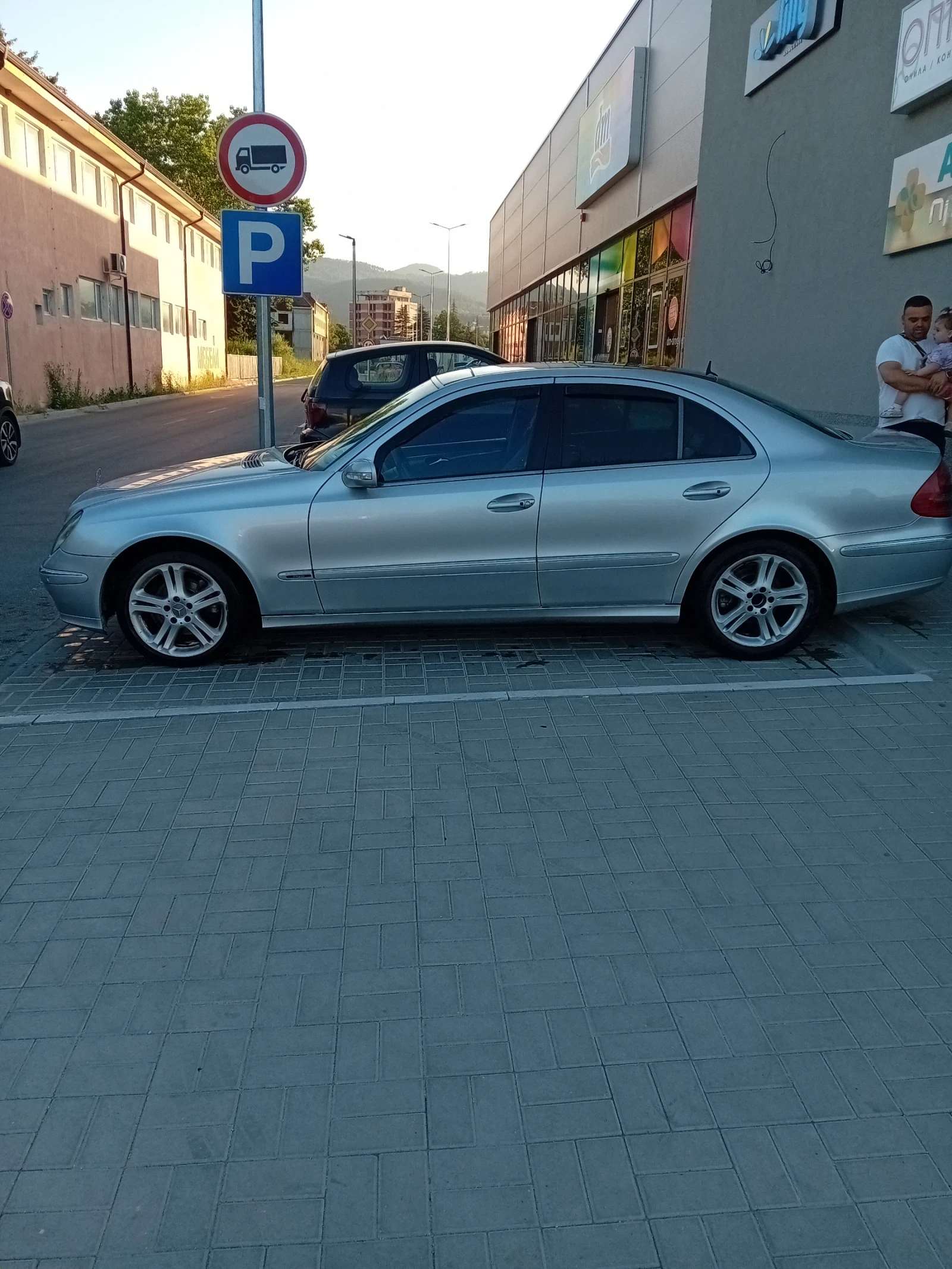 Mercedes-Benz E 270  - изображение 3