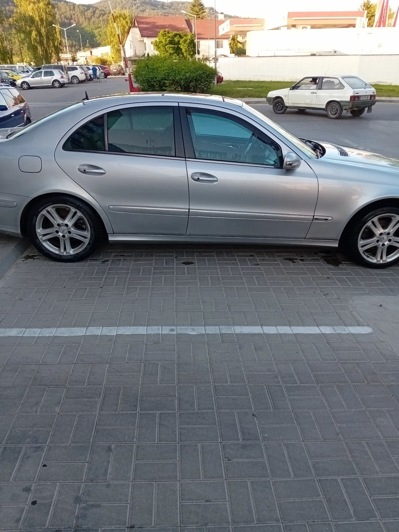 Mercedes-Benz E 270  - изображение 2