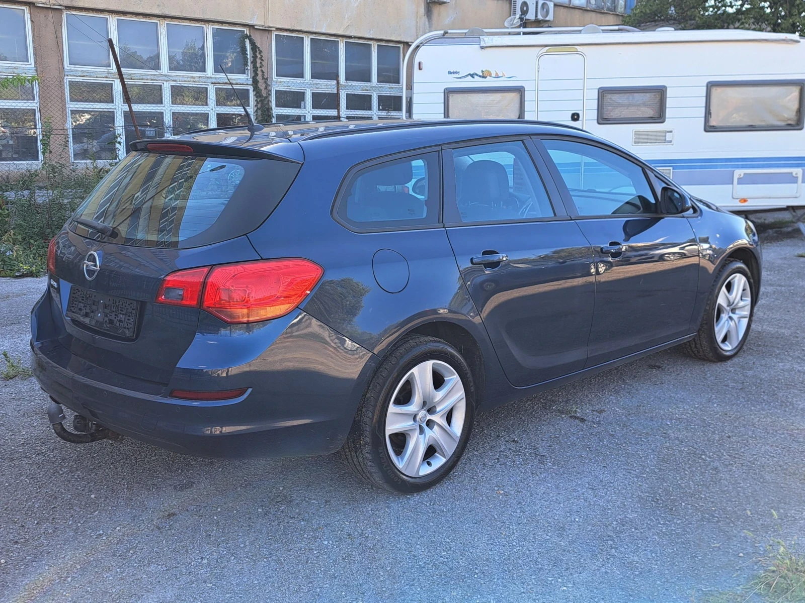 Opel Astra 1, 4 i 120kc 2011г - изображение 10
