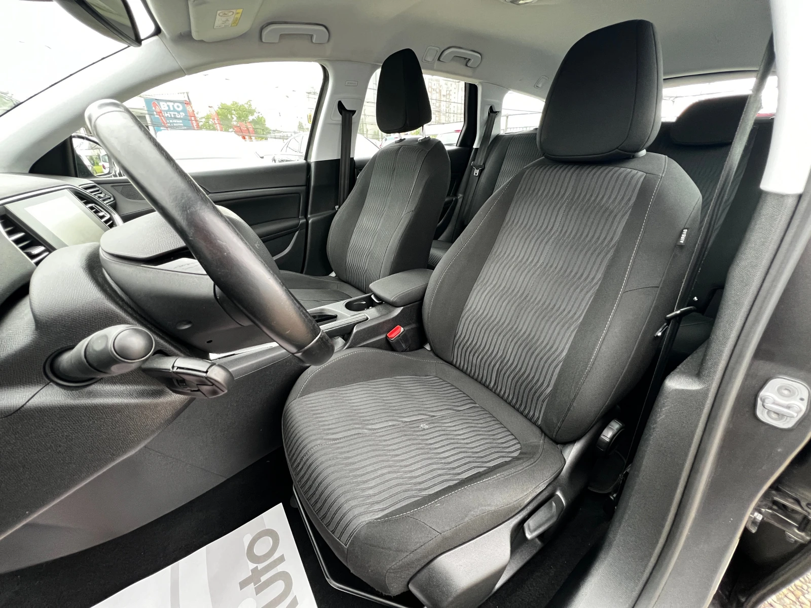Peugeot 308 1.6 HDI AUT/NAVI/LED/СЕРВИЗНА ИСТОРИЯ, снимка 8 - Автомобили и джипове - 53772397
