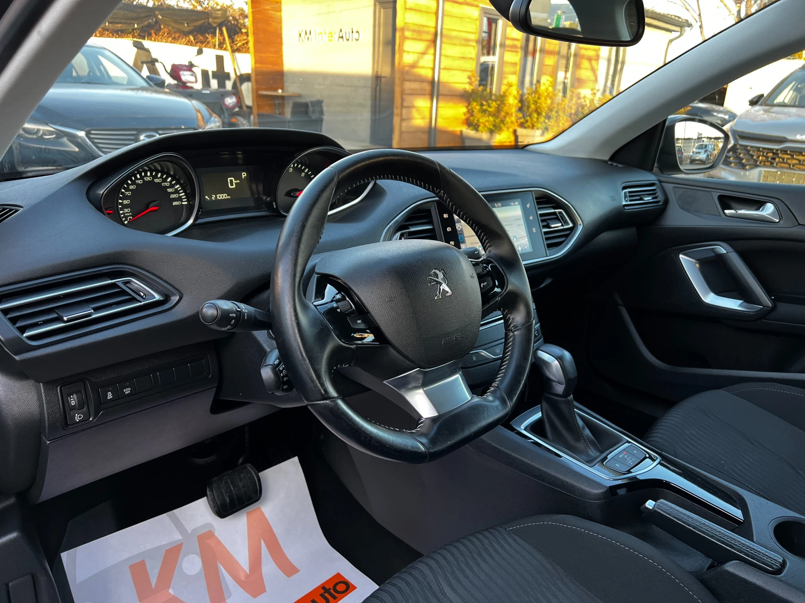 Peugeot 308 1.6 HDI AUT/NAVI/LED/СЕРВИЗНА ИСТОРИЯ, снимка 7 - Автомобили и джипове - 53772397