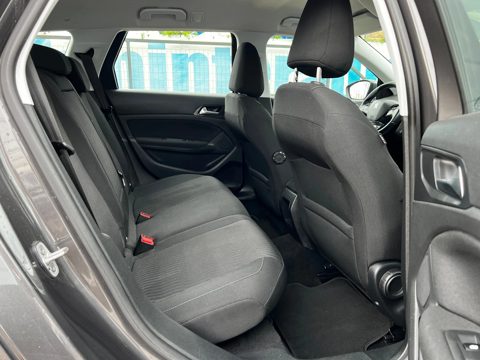 Peugeot 308 1.6 HDI AUT/NAVI/LED/СЕРВИЗНА ИСТОРИЯ, снимка 12 - Автомобили и джипове - 53772397