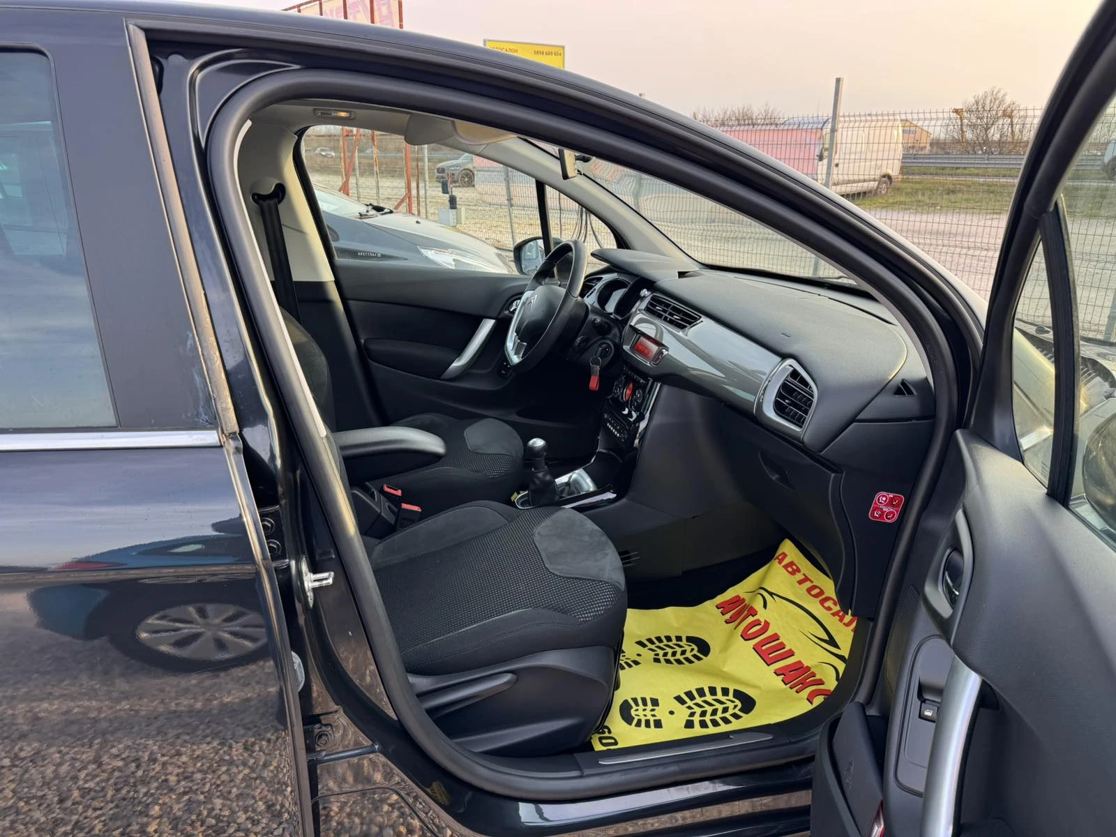 Citroen C3 1.4I, снимка 14 - Автомобили и джипове - 53877674