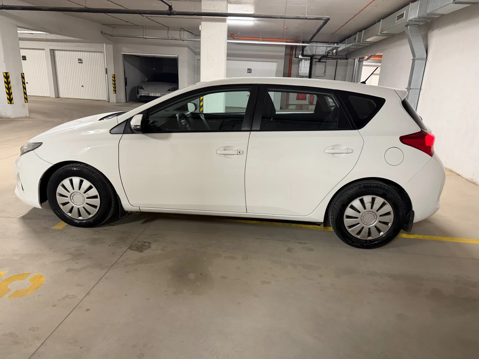 Toyota Auris 1.33, снимка 7 - Автомобили и джипове - 54015864