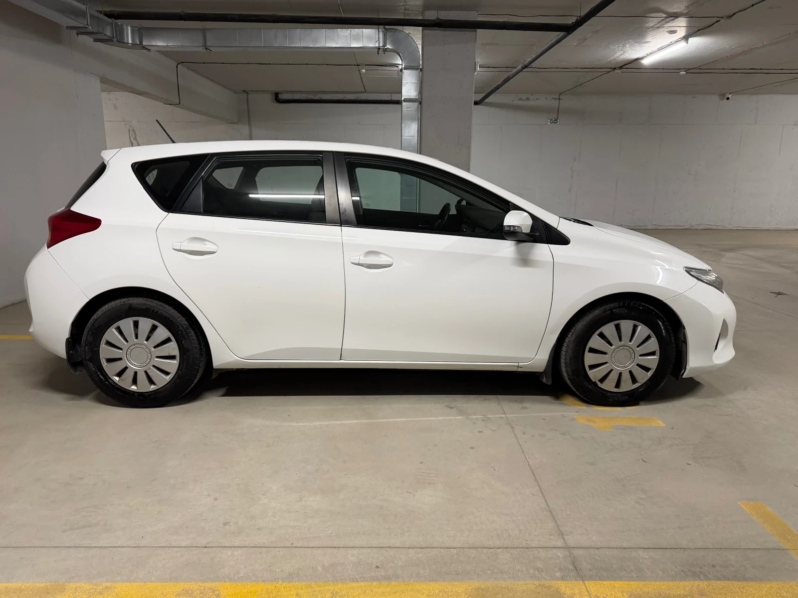 Toyota Auris 1.33, снимка 4 - Автомобили и джипове - 54015864