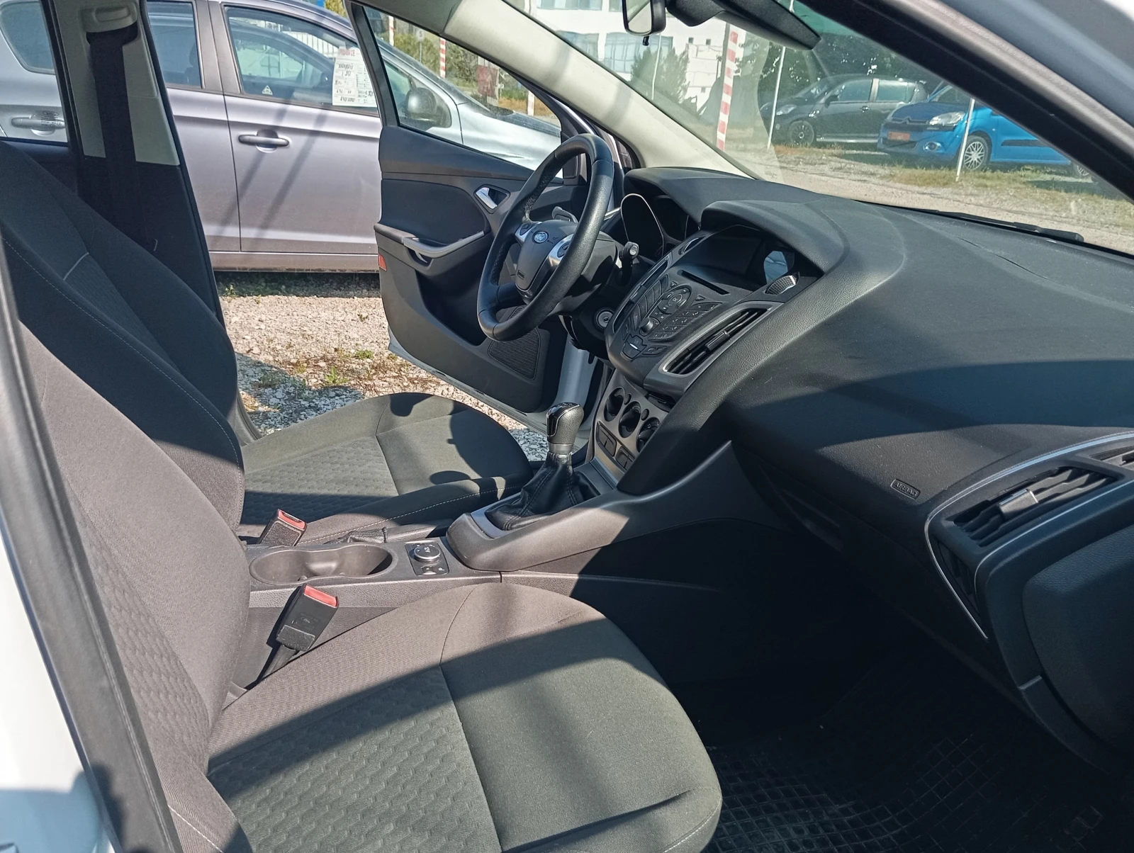 Ford Focus 1.0-I-100 кс-КЛИМАТРОНИК, снимка 13 - Автомобили и джипове - 54574430