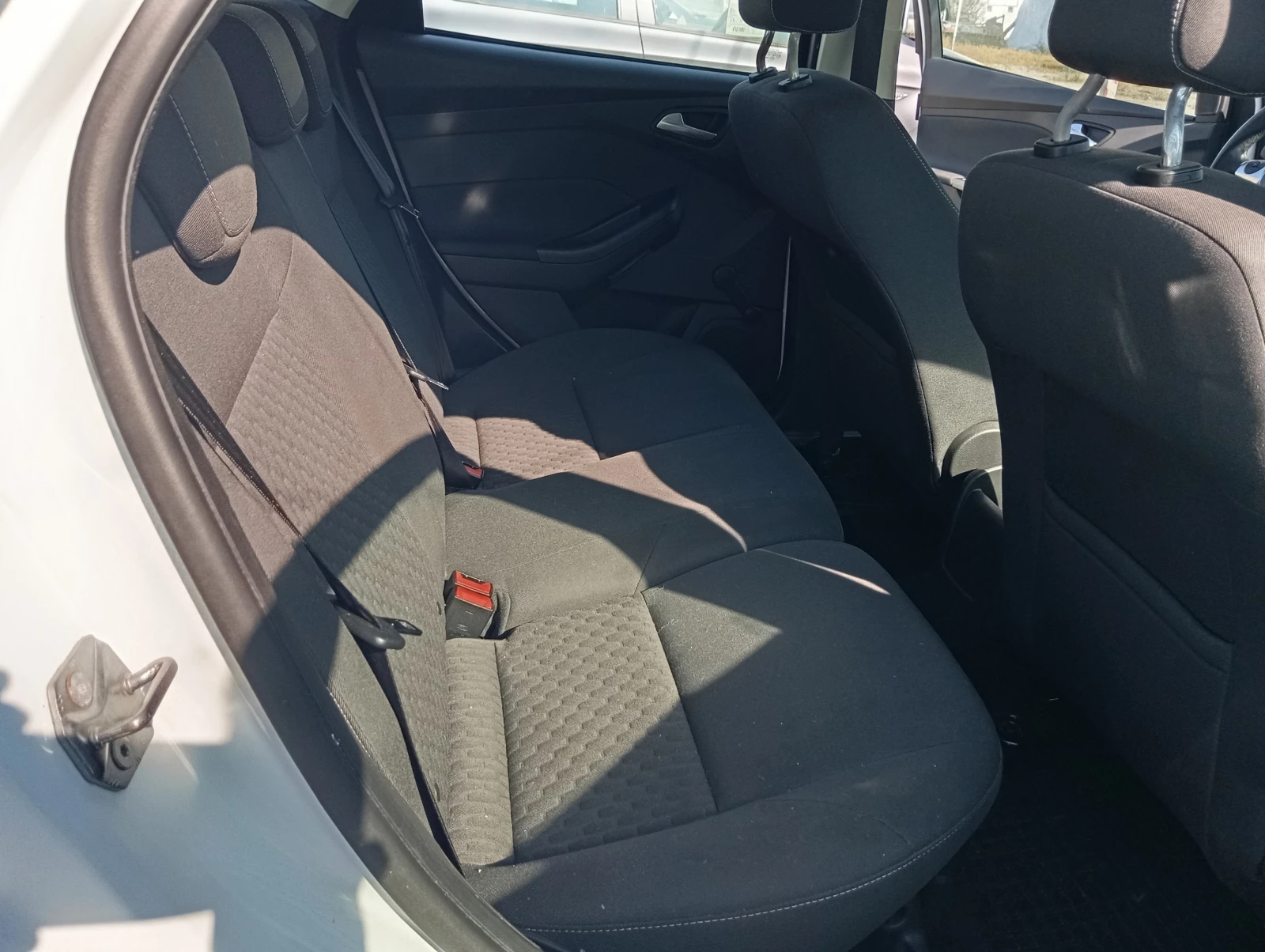 Ford Focus 1.0-I-100 кс-КЛИМАТРОНИК, снимка 12 - Автомобили и джипове - 54574430