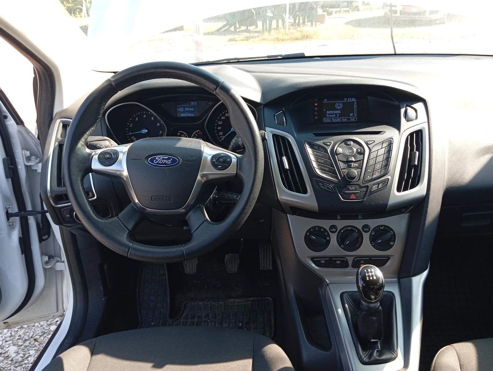 Ford Focus 1.0-I-100 кс-КЛИМАТРОНИК, снимка 10 - Автомобили и джипове - 54574430