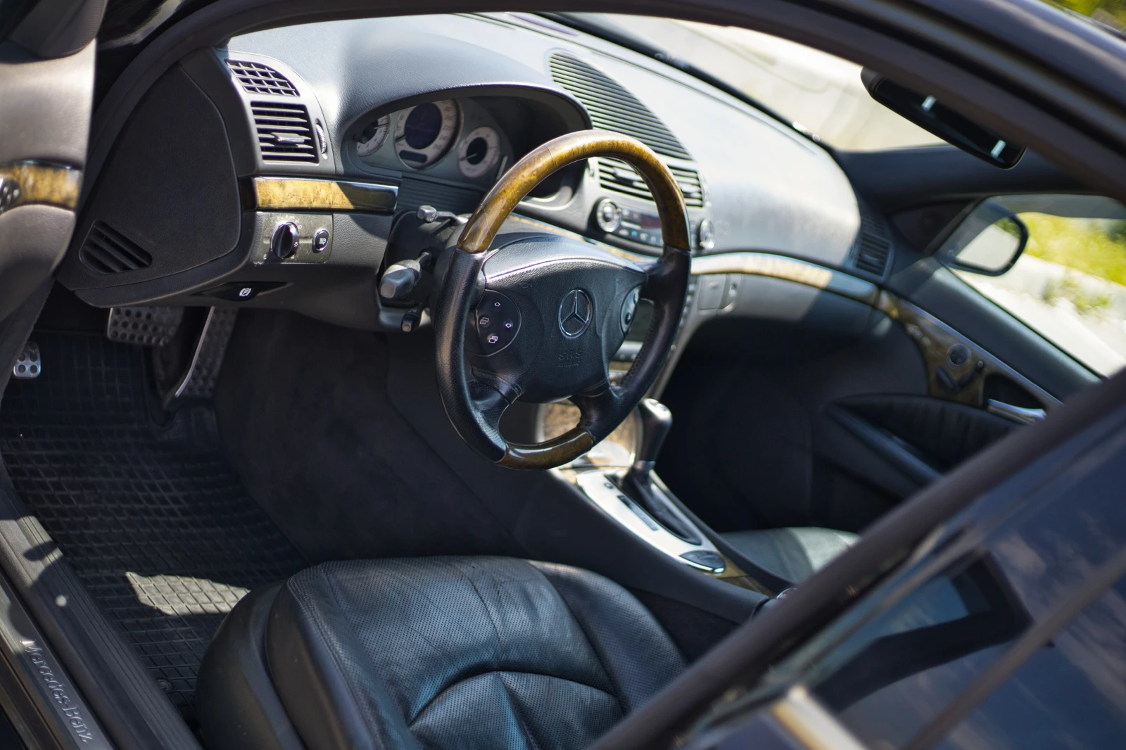 Mercedes-Benz E 320 CDi, снимка 11 - Автомобили и джипове - 54808819