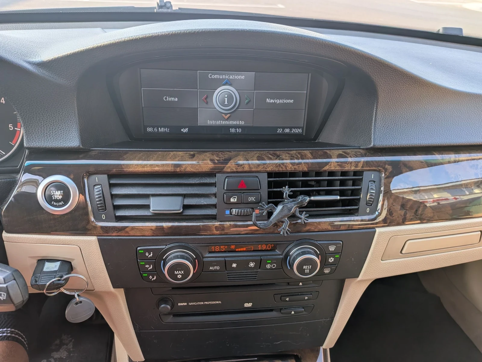 BMW 320, снимка 7 - Автомобили и джипове - 55944753