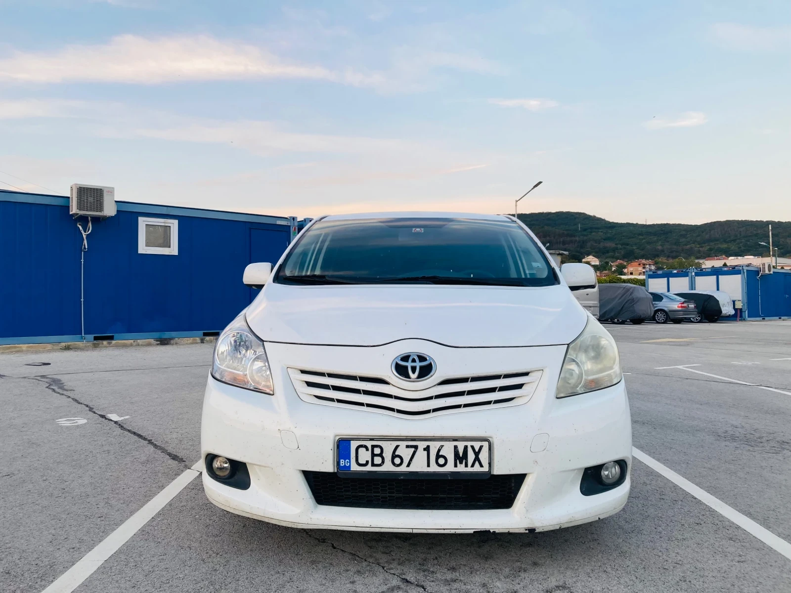 Toyota Verso 2.0 D-4D, снимка 2 - Автомобили и джипове - 56389427