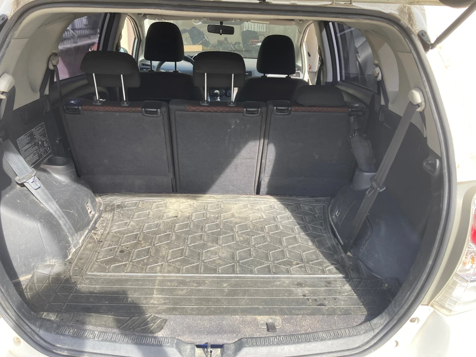 Toyota Verso 2.0 D-4D, снимка 16 - Автомобили и джипове - 56389427