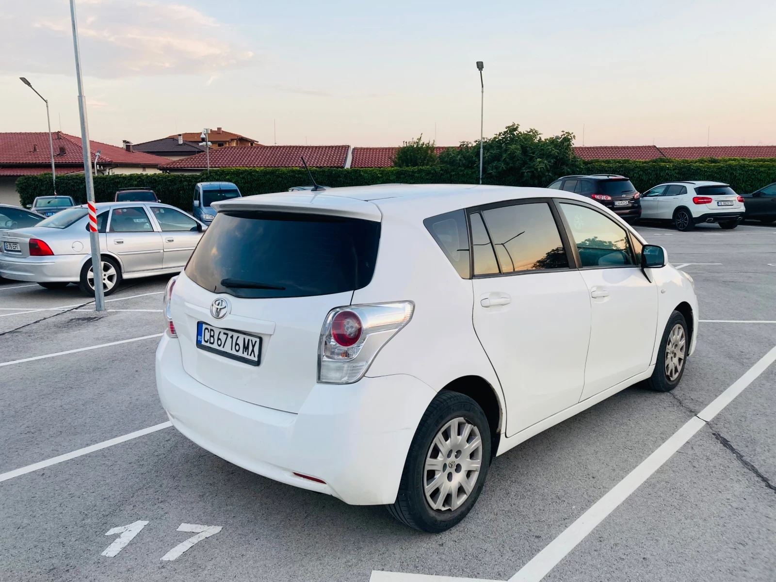 Toyota Verso 2.0 D-4D, снимка 5 - Автомобили и джипове - 56389427