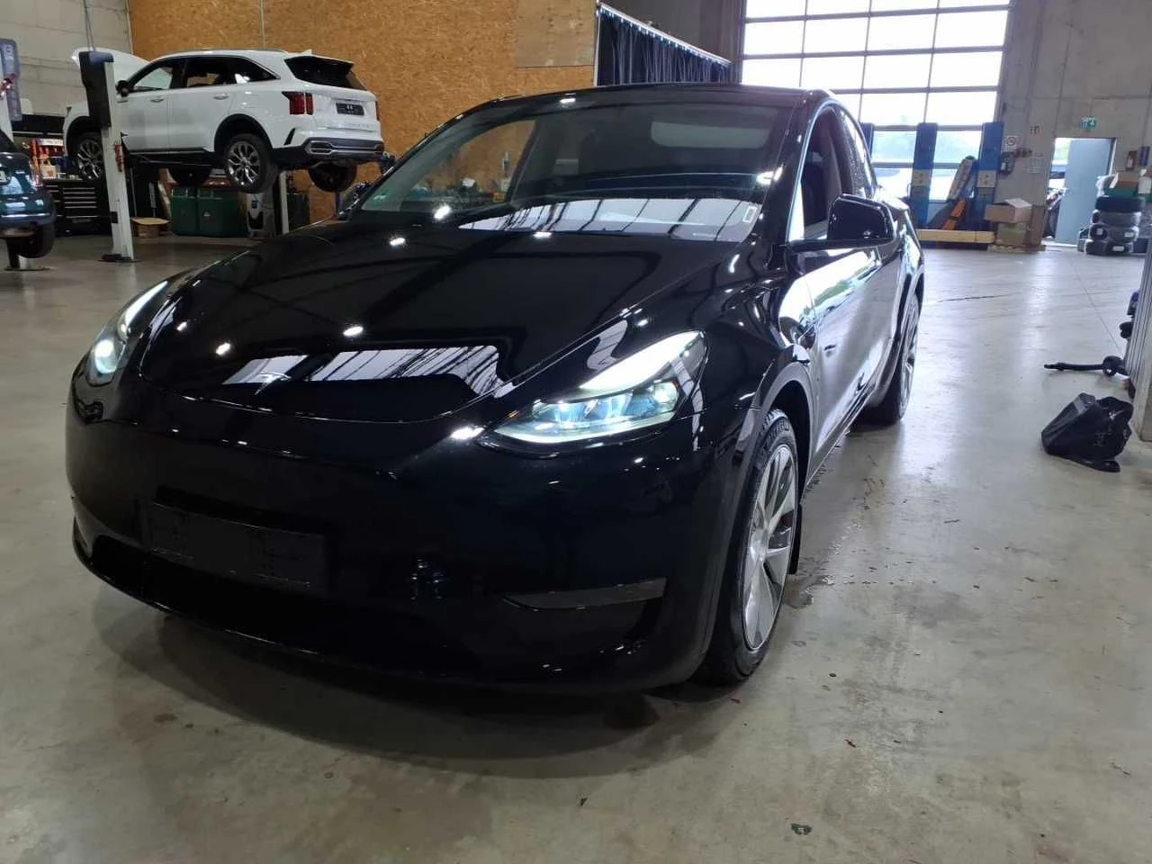 Tesla Model Y Long Range Dual Motor Leather LED Navi