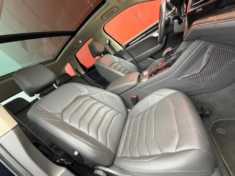 VW Touareg Rline* Digital* Панорама* Distronik* 3.0TDI, снимка 6 - Автомобили и джипове - 51409705