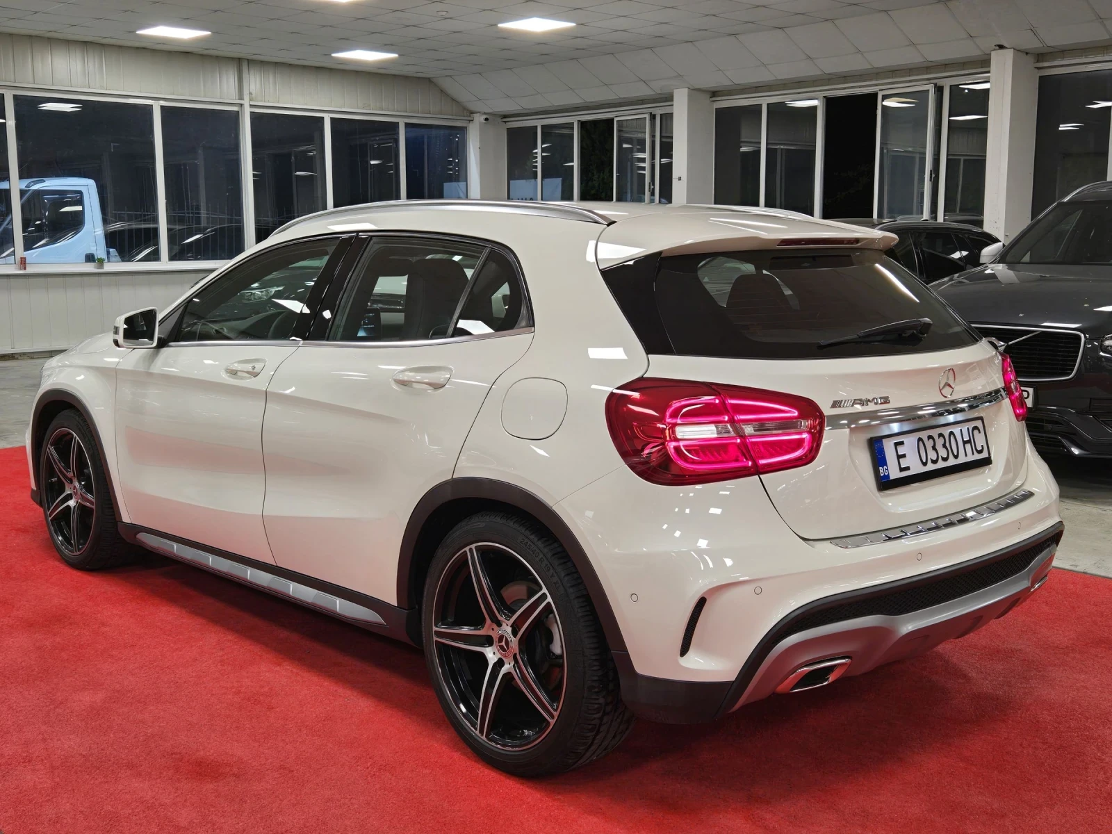 Mercedes-Benz GLA 220 d / 4Matic / AMG / Facelift / 100% обслужен - изображение 4