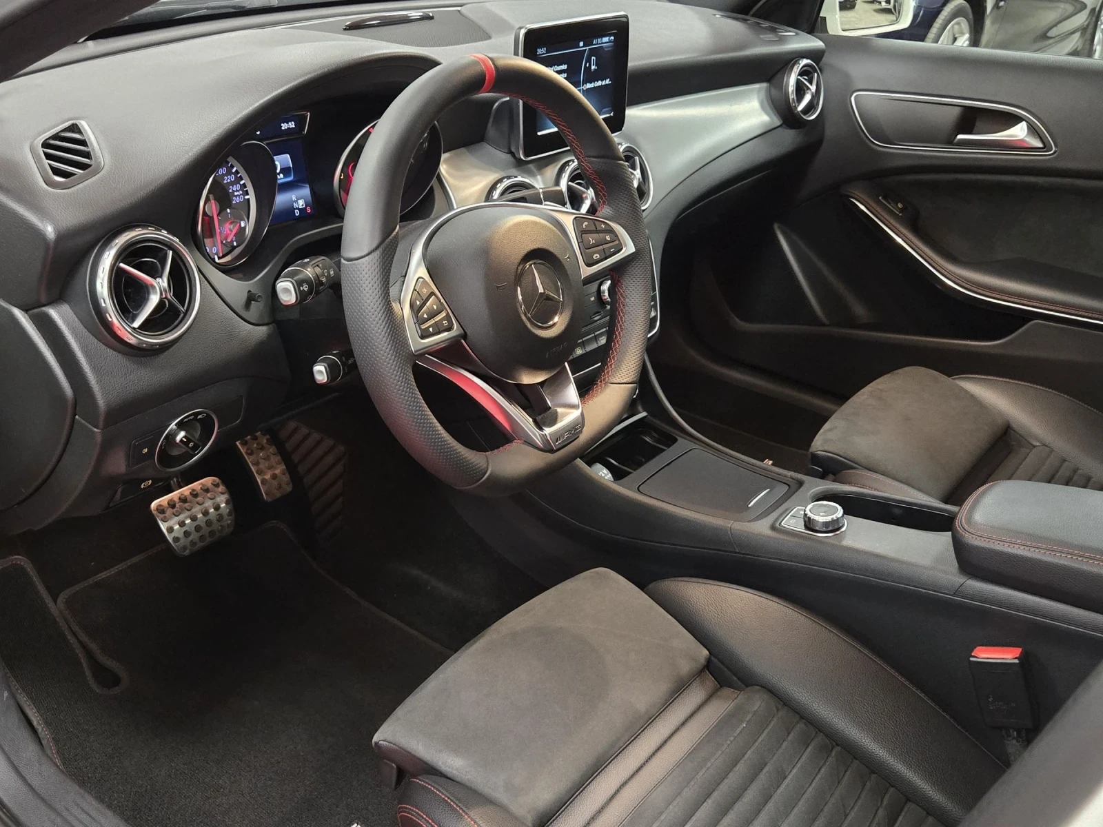 Mercedes-Benz GLA 220 d / 4Matic / AMG / Facelift / 100% обслужен - изображение 10