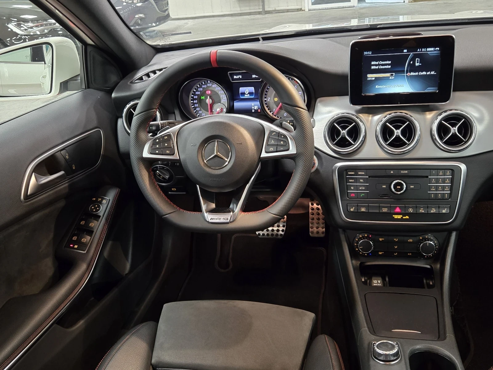 Mercedes-Benz GLA 220 d / 4Matic / AMG / Facelift / 100% обслужен - изображение 9
