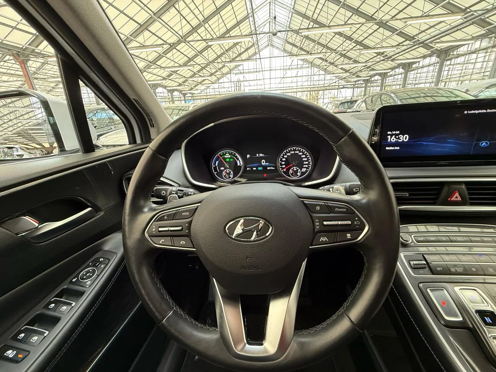 Hyundai Santa fe 1.6T-GDI/TREND/265HP/PHEV/4WD/DIGITAL/CARPLAY/408f - изображение 9