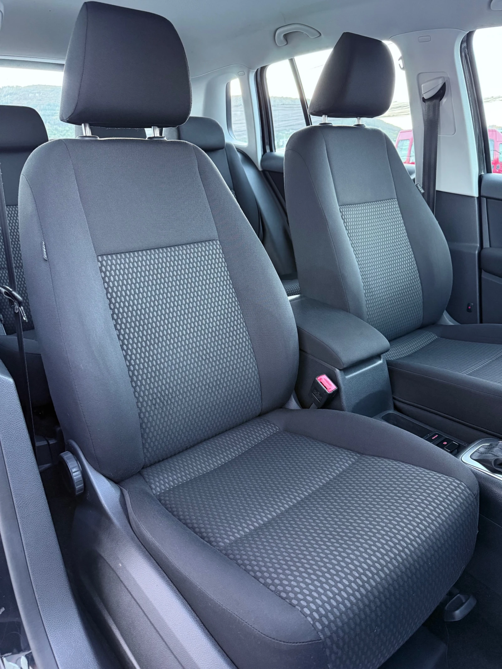 VW Tiguan 2.0TDI AUTOMATIC 4MOTION - изображение 9