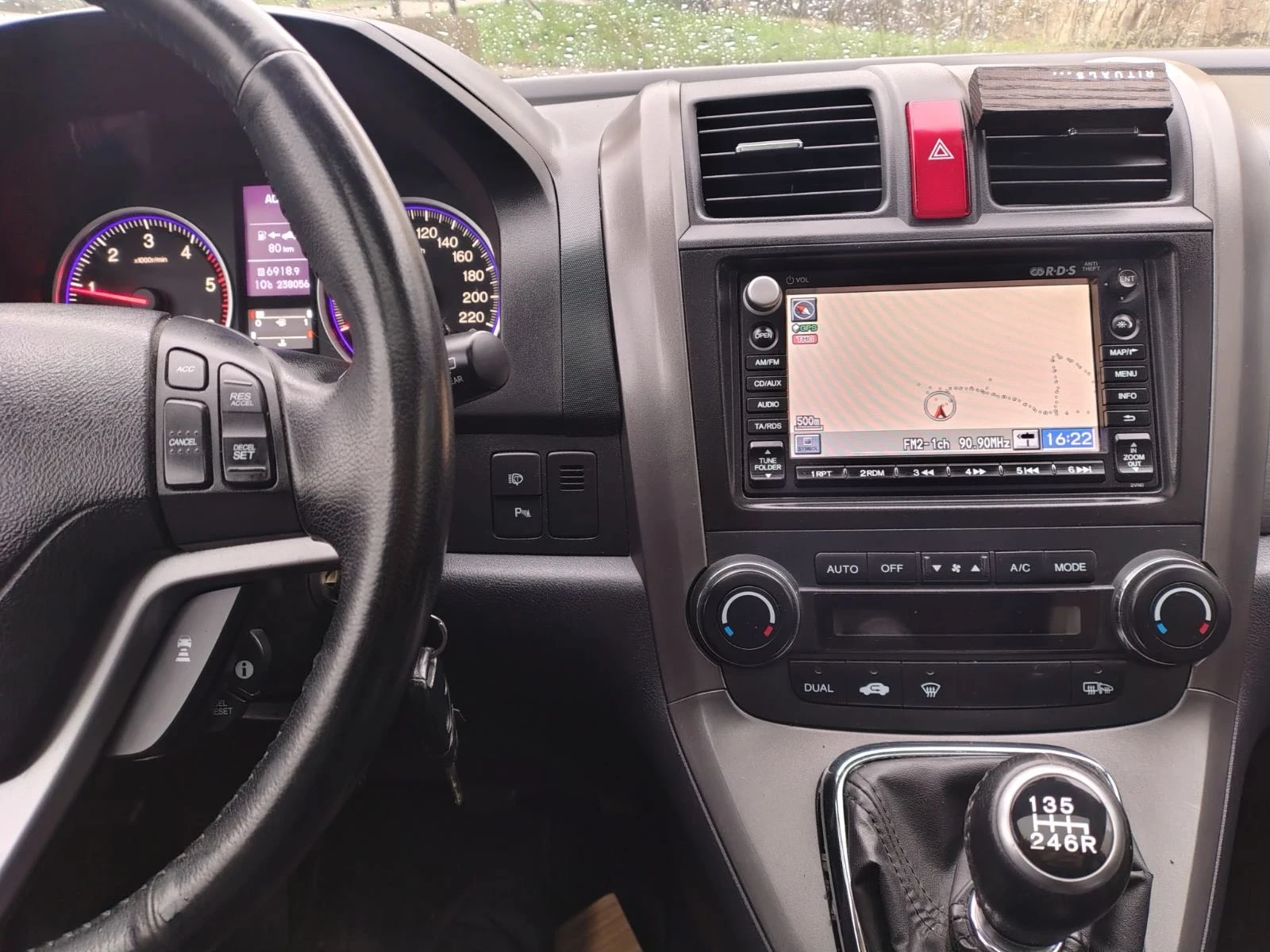 Honda Cr-v Нов внос Швейцария всички екстри!дистроник спойлер, снимка 14 - Автомобили и джипове - 53501836