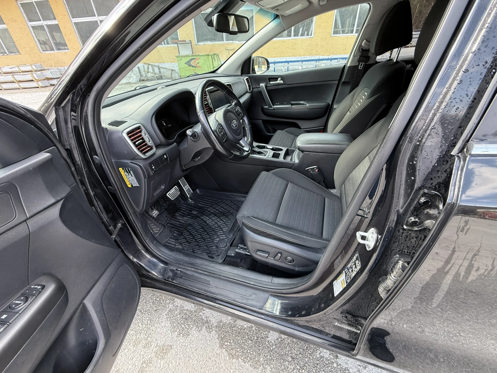 Kia Sportage, снимка 7 - Автомобили и джипове - 54420573