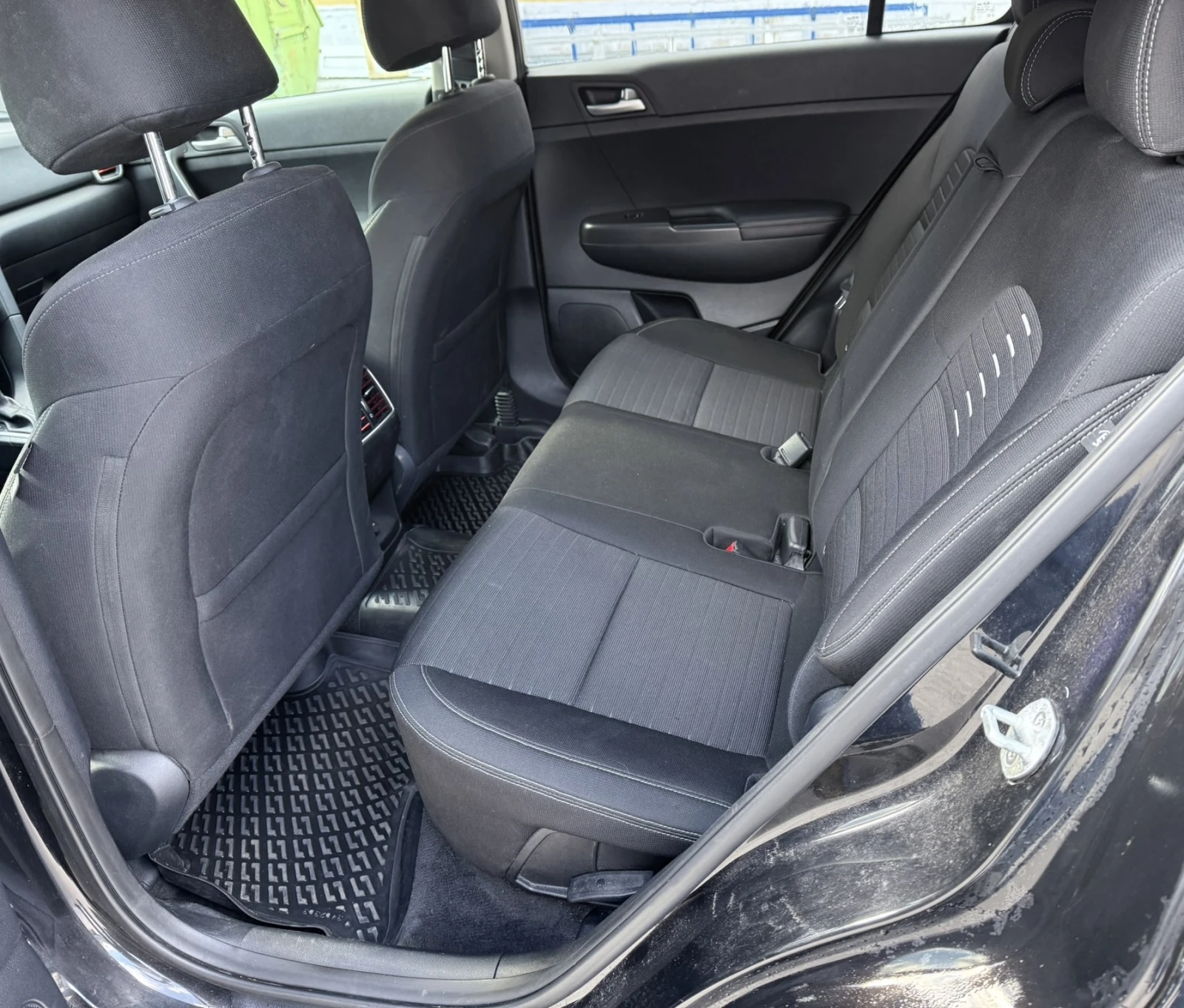 Kia Sportage, снимка 5 - Автомобили и джипове - 54420573
