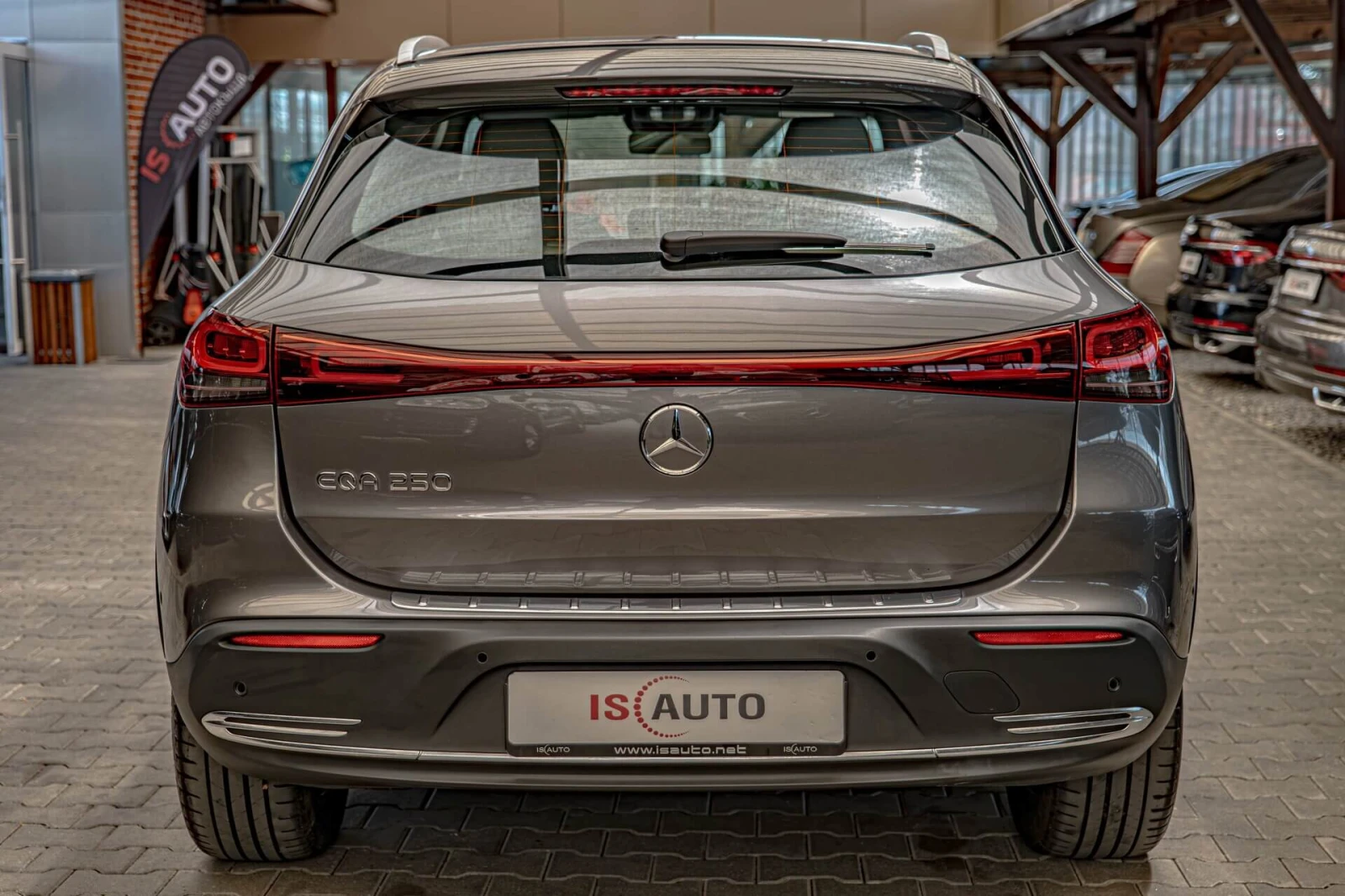 Mercedes-Benz EQA 250/Ambient/MBUX/Камера/Подгрев/Lane Assist/, снимка 4 - Автомобили и джипове - 55180339
