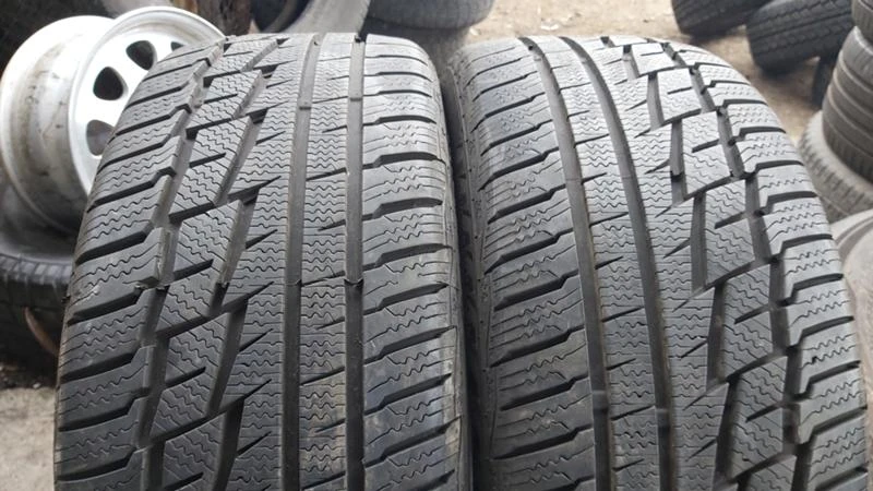 Гуми Зимни 225/45R17, снимка 1 - Гуми и джанти - 28488122