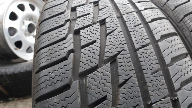 Гуми Зимни 225/45R17, снимка 4 - Гуми и джанти - 28488122