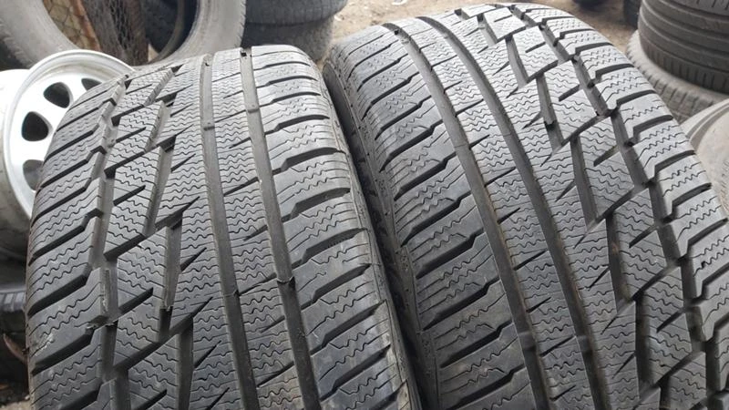 Гуми Зимни 225/45R17, снимка 2 - Гуми и джанти - 28488122