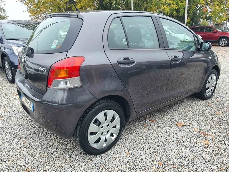 Toyota Yaris 1.3i 6ск. УНИКАТ , снимка 4 - Автомобили и джипове - 43122460