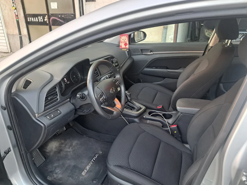 Hyundai Elantra 2.0, снимка 10 - Автомобили и джипове - 48844442