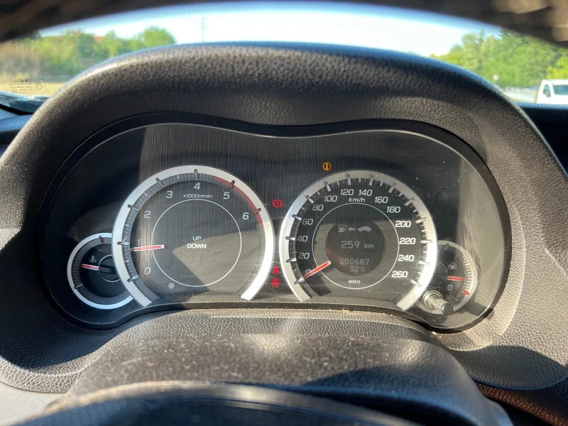 Honda Accord 2.2 i-DTEC, снимка 6 - Автомобили и джипове - 52638491