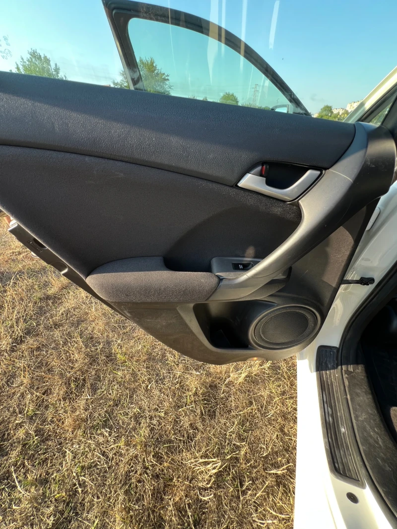 Honda Accord 2.2 i-DTEC, снимка 9 - Автомобили и джипове - 52638491