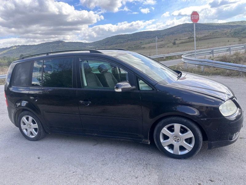 VW Touran 2.0 tdi, снимка 4 - Автомобили и джипове - 51862871
