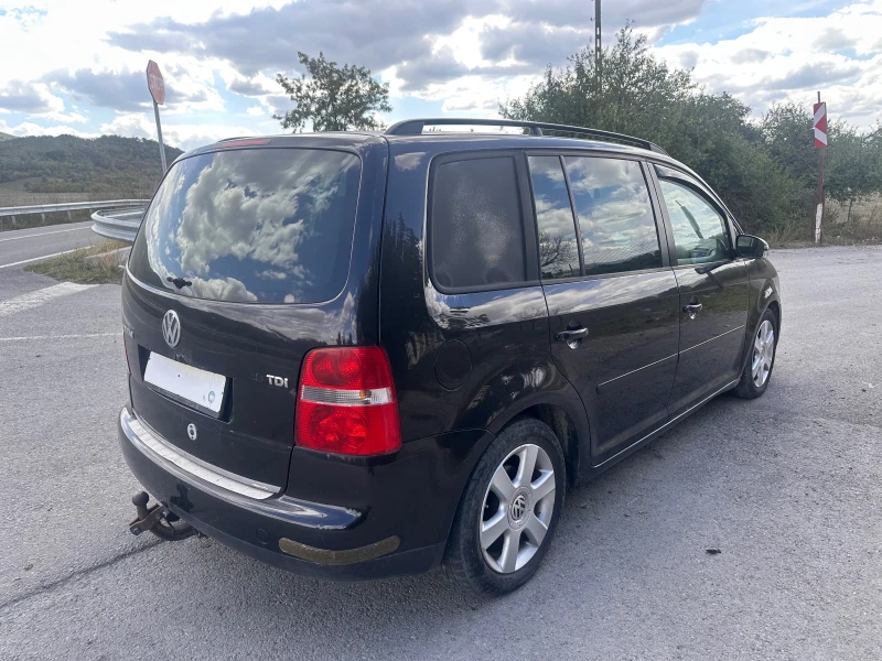 VW Touran 2.0 tdi, снимка 5 - Автомобили и джипове - 51862871