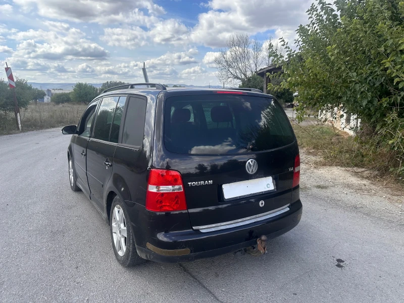 VW Touran 2.0 tdi, снимка 6 - Автомобили и джипове - 51862871