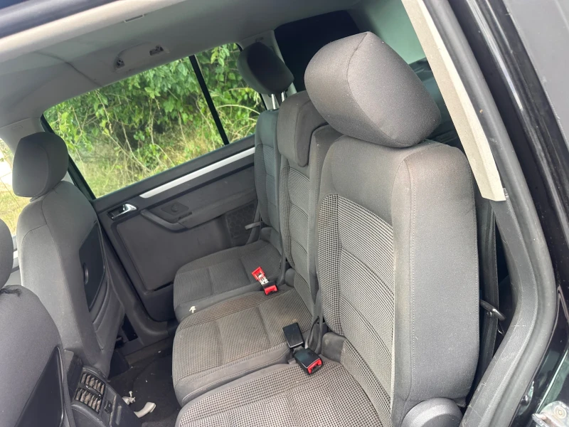 VW Touran 2.0 tdi, снимка 8 - Автомобили и джипове - 51862871