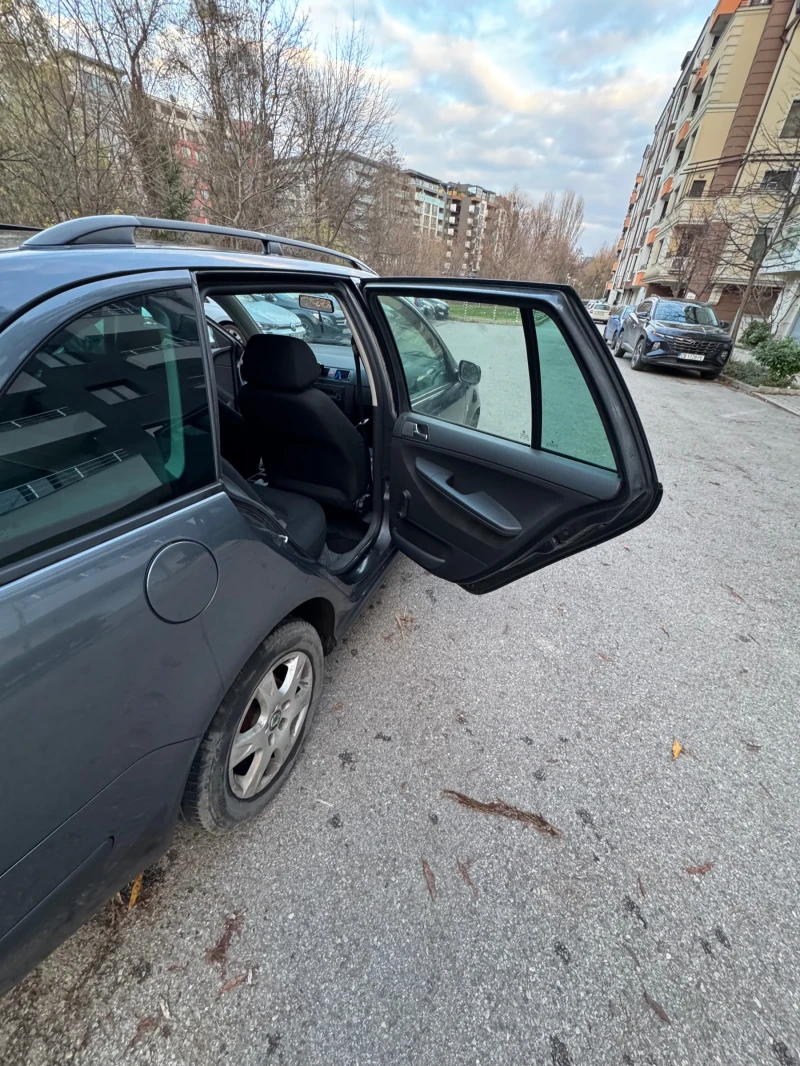 Skoda Fabia Фабричен газов инжекцион, снимка 11 - Автомобили и джипове - 52884957