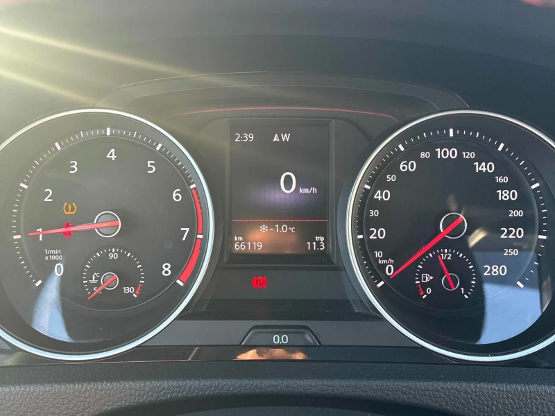 VW Golf GTI * * CARFAX * * АВТО КРЕДИТ * * , снимка 10 - Автомобили и джипове - 52937449