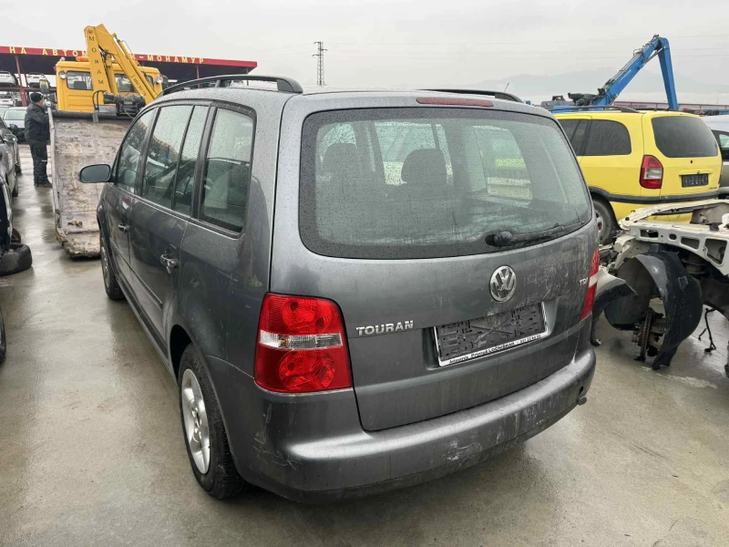 VW Touran 1.9 TDI, снимка 4 - Автомобили и джипове - 53271728